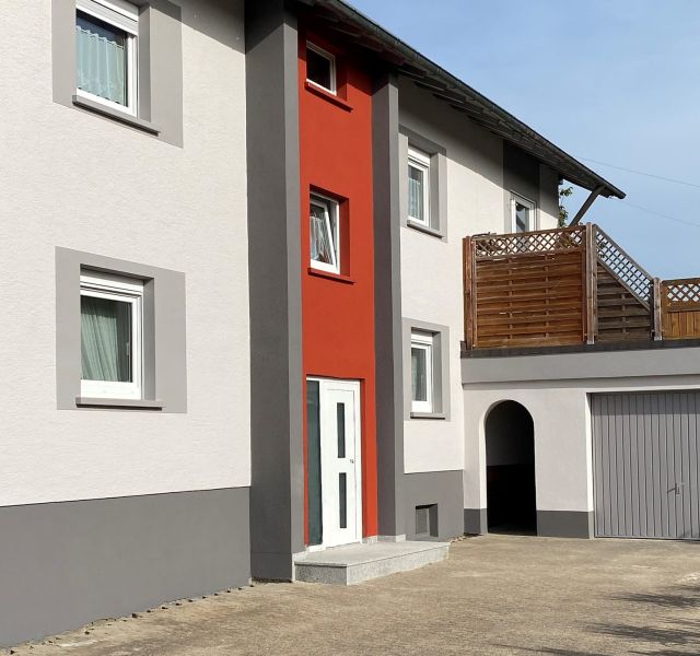 Fassadengestaltung in Achern – Farbe, Schutz und Design für Ihr Haus