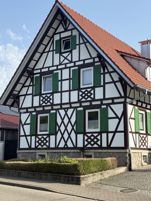 Referenzobjekt im Bereich Fassaden­­gestaltung des Malerfachbetriebs Christiane Bruder aus Achern