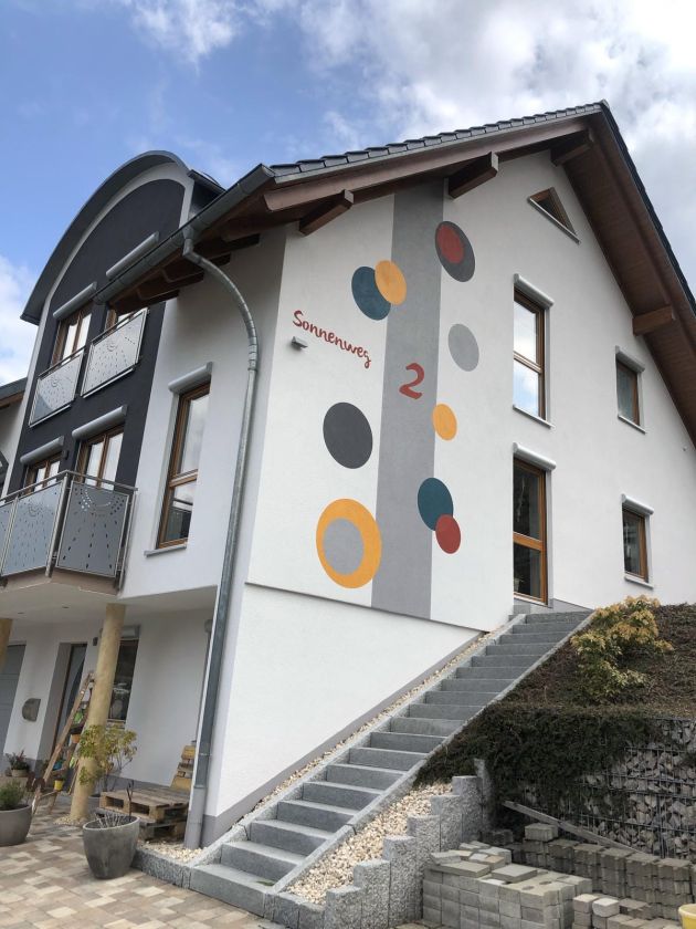 Referenzobjekt im Bereich Fassaden­­gestaltung des Malerfachbetriebs Christiane Bruder aus Achern